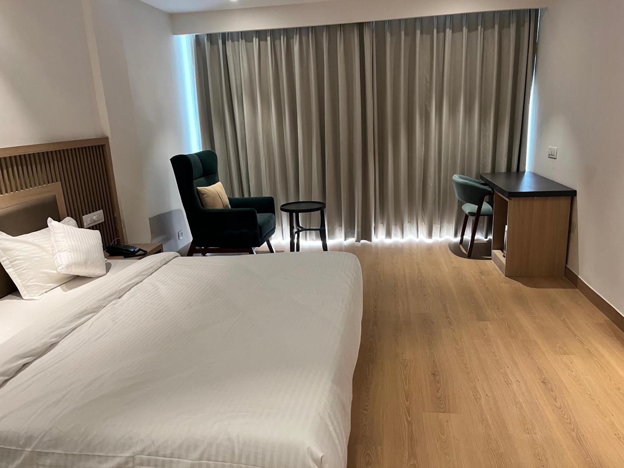 Hotel Celebrations Zirakpur エクステリア 写真