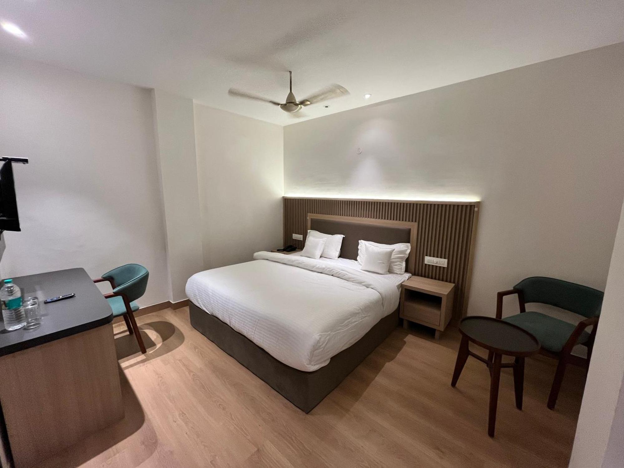 Hotel Celebrations Zirakpur エクステリア 写真